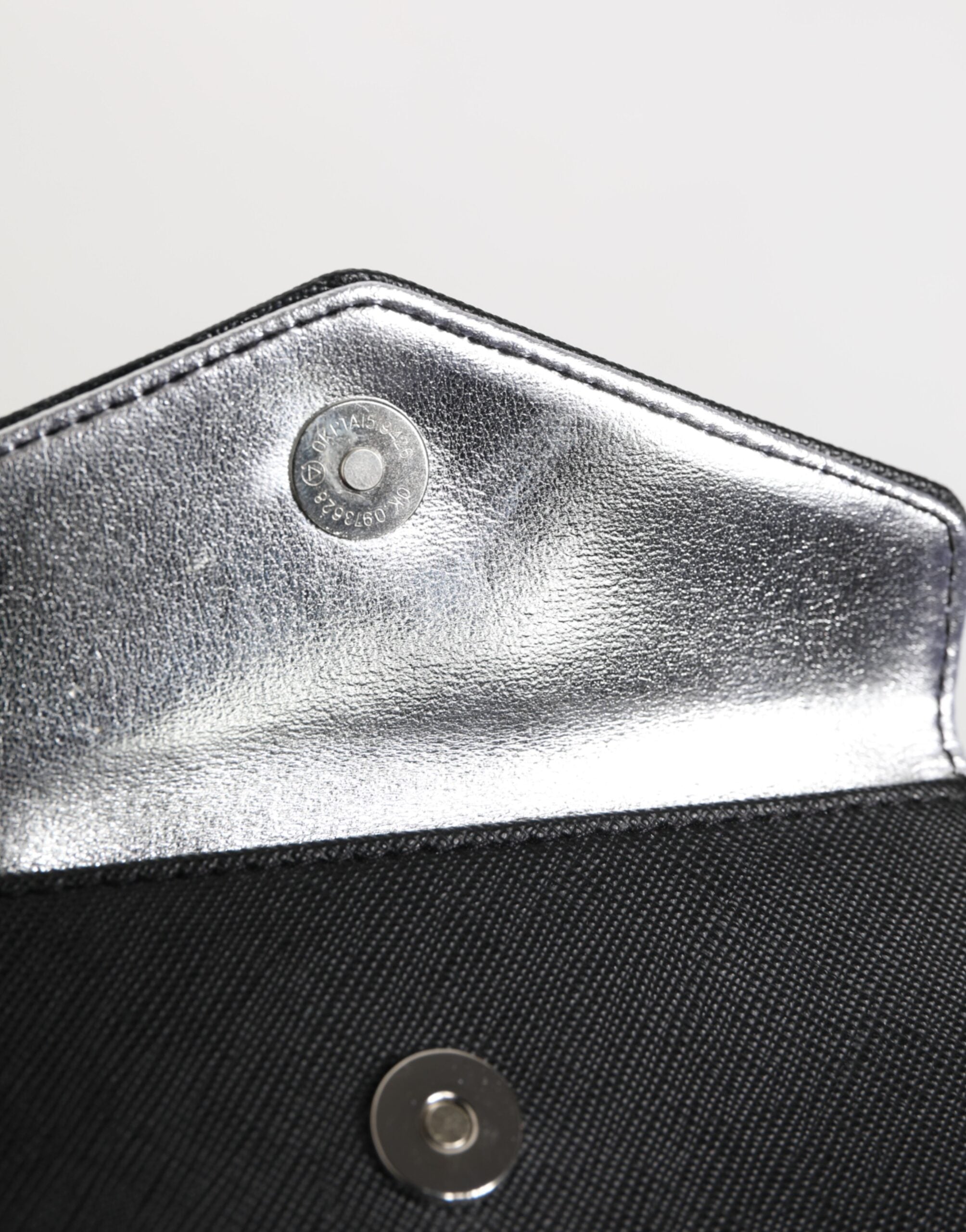 Sort kuvertholder i saffiano-læder til mænd